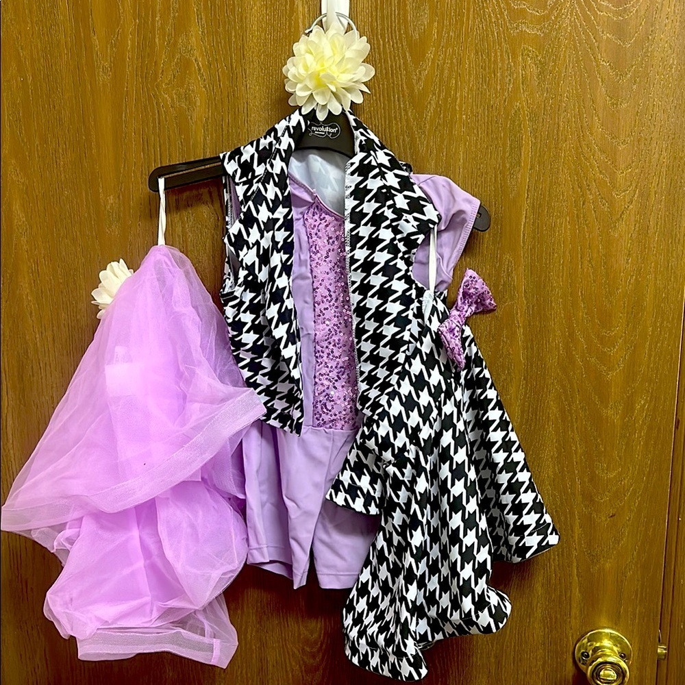 Kids  Costume Set, dance outfit, or gymnastics- Black, White, and‎ Pink